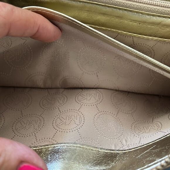 *Michael Kors* Monogram Gold Mirror Patent Large Wallet - Picture 7 of 10